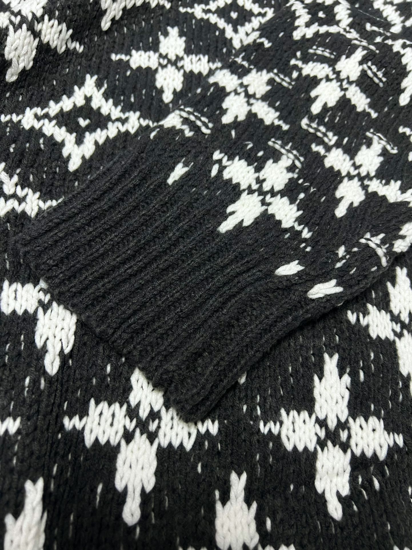 LV sweater