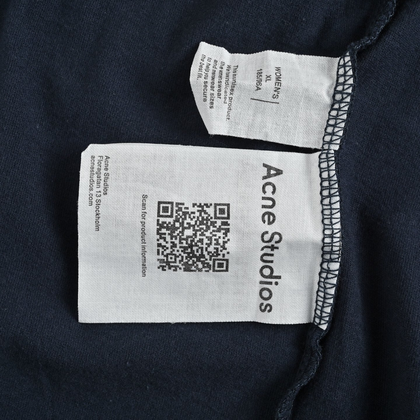 Badge ripped T-shirt