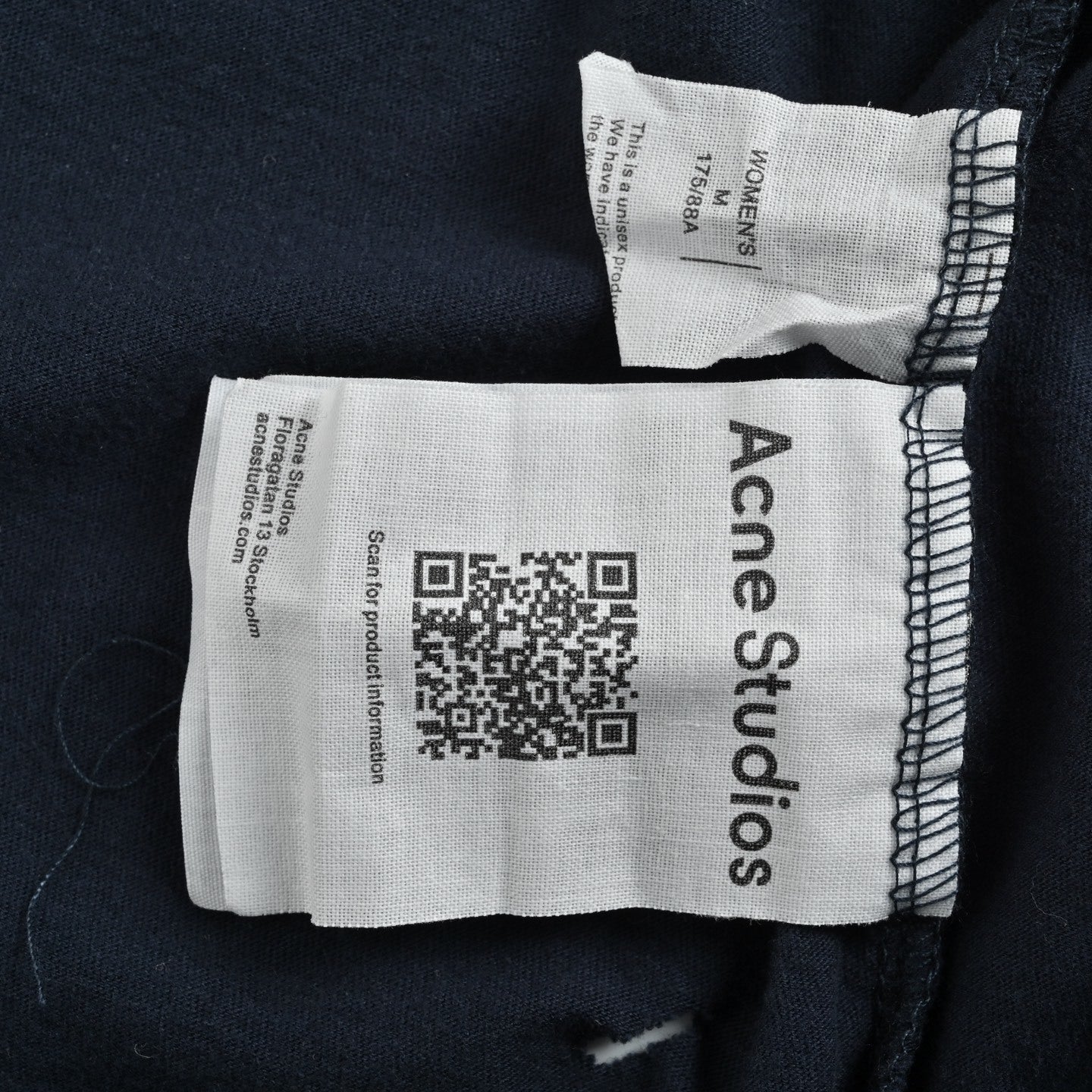 Badge-print ripped long-sleeved T-shirt