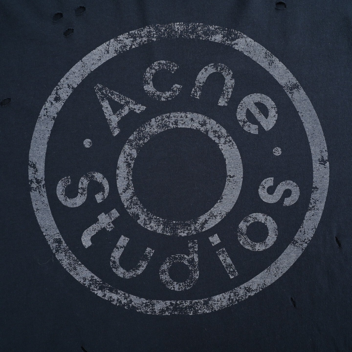 Badge-print ripped long-sleeved T-shirt