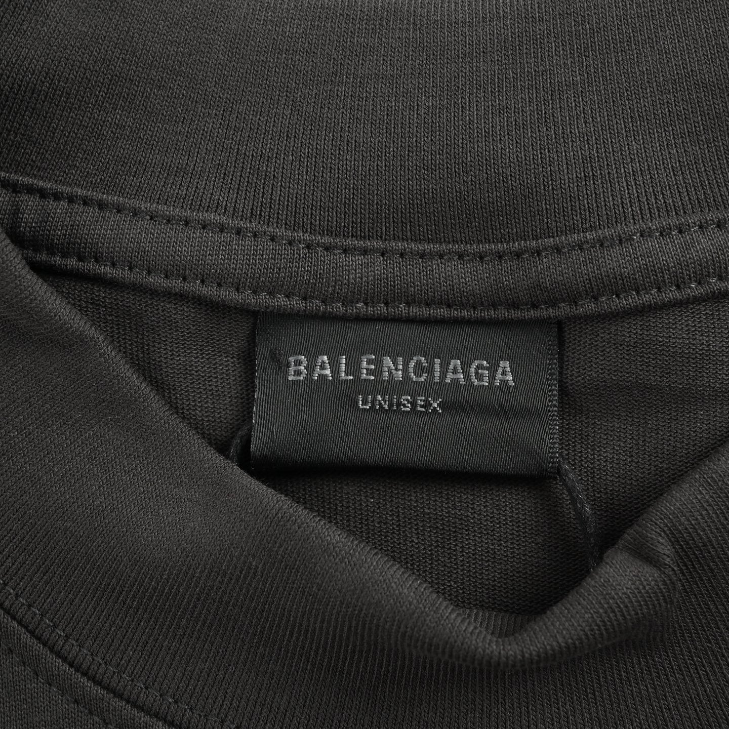 Badge Print Distressed T-shirt