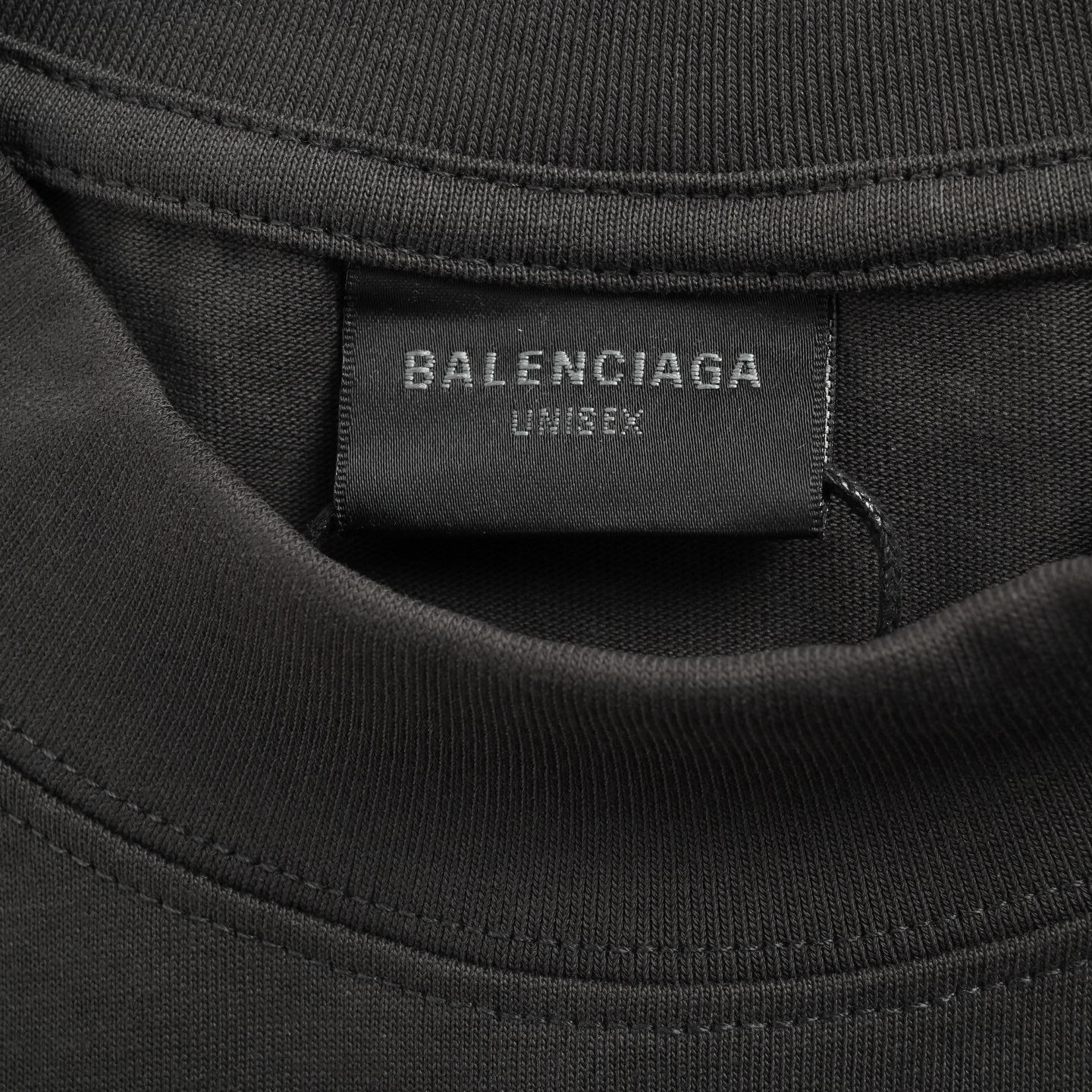 Ring Embroidery T-shirt