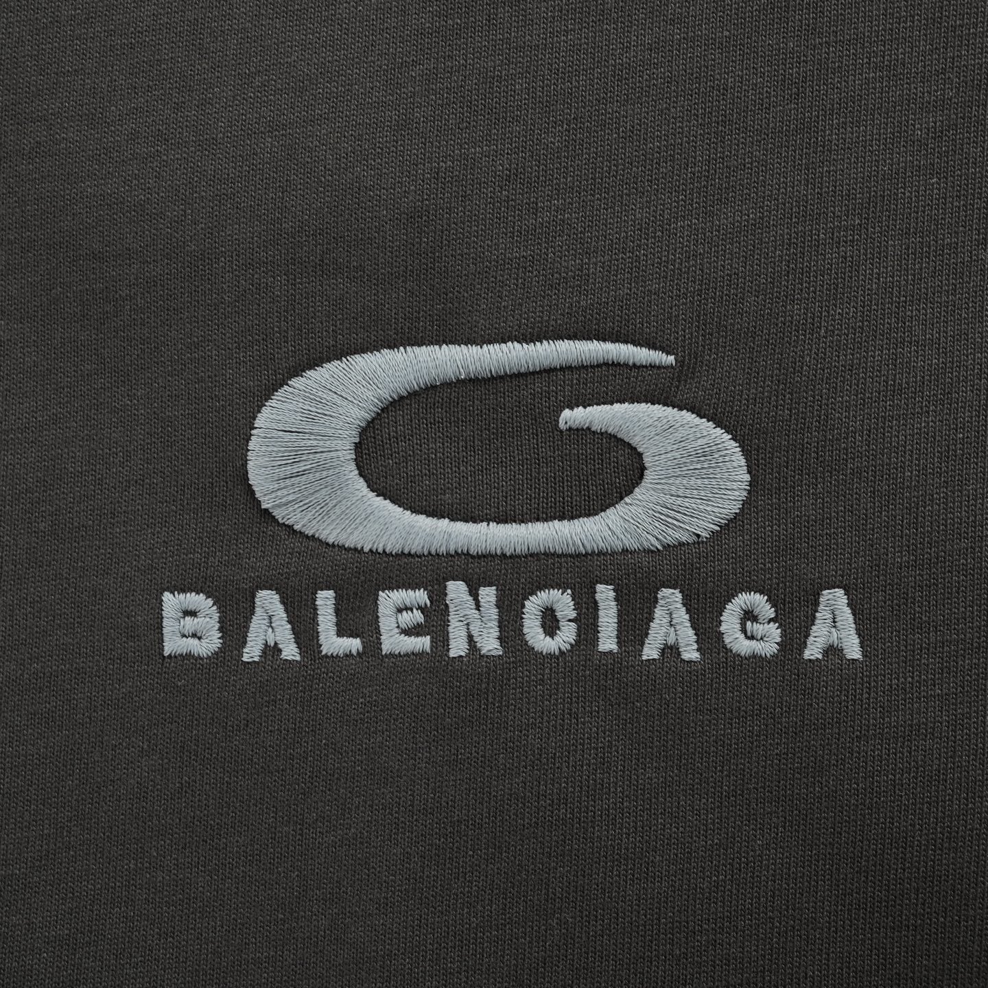 Ring Embroidery T-shirt