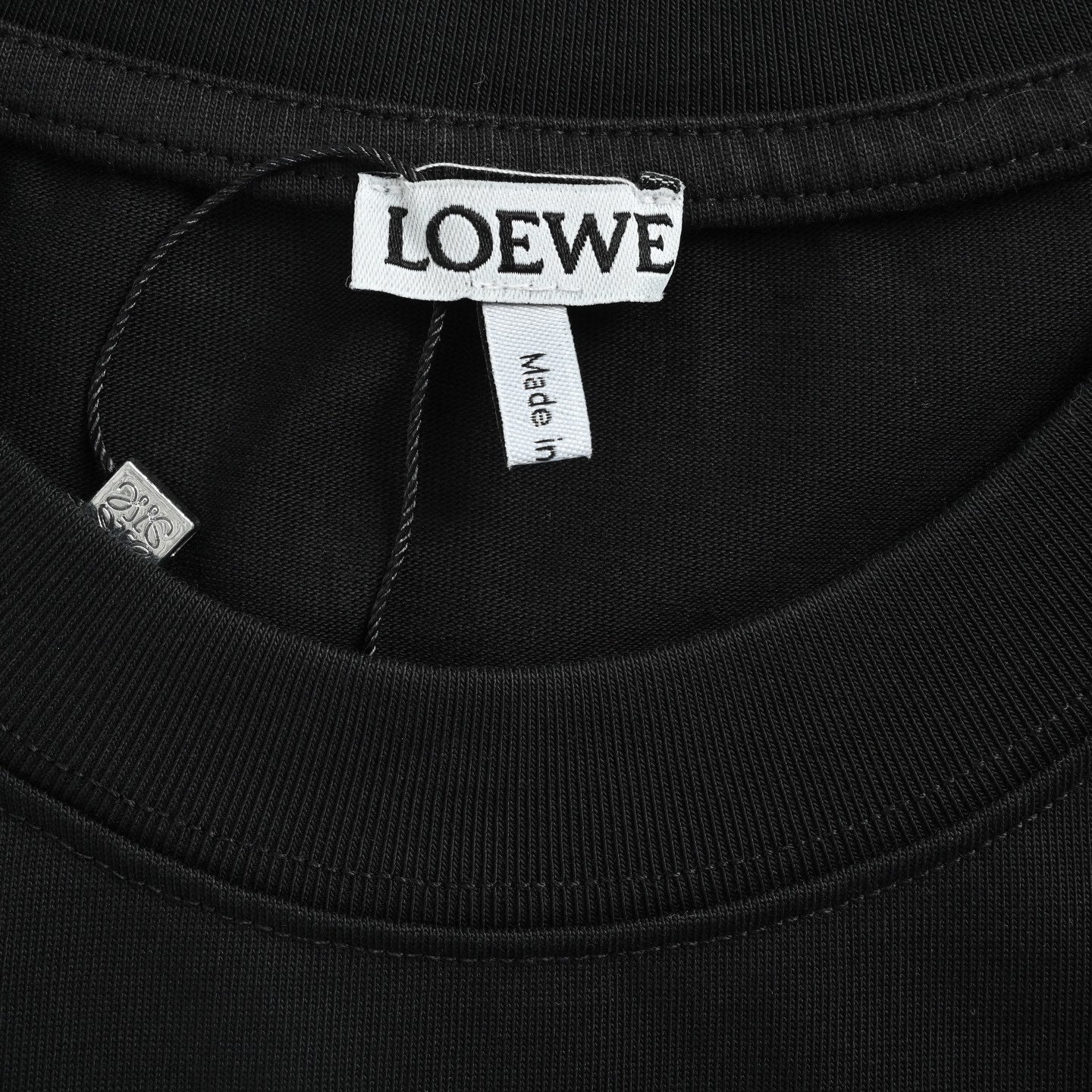 Color-block logo embroidered T-shirt